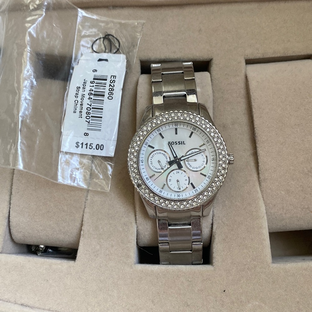 Silver Fossil Watch - Picture 1 of 2